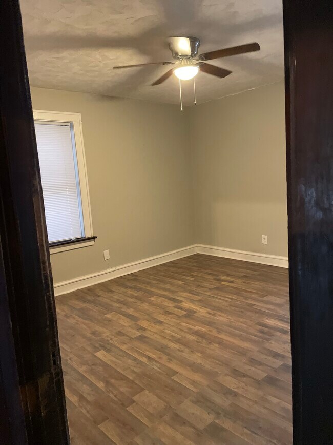 Foto del edificio - 4870 E Lee Ave