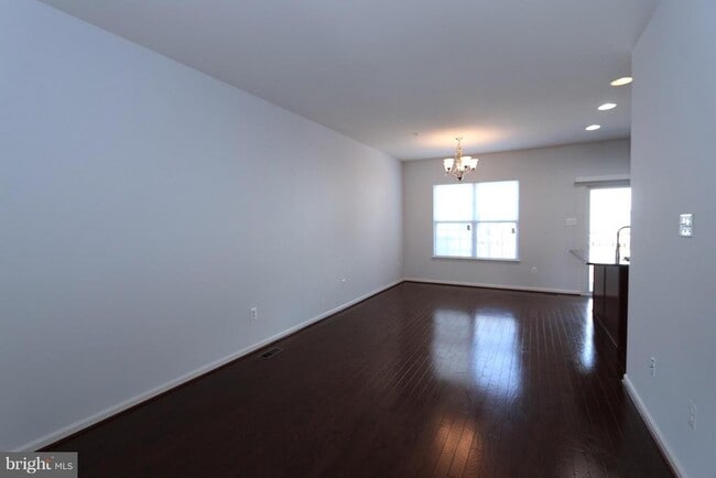 Building Photo - 128 Lullaby Ct