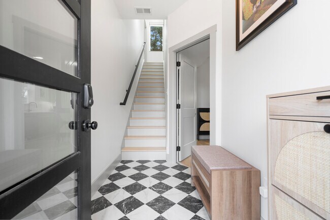 Foto del edificio - 530 Continental Dr