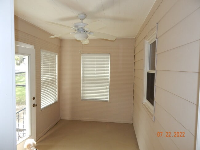 Building Photo - 1449 Mimosa Cir SE