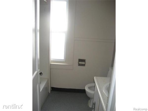 Building Photo - 28042 Maple St