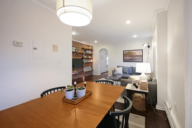 Building Photo - 331 Varick St