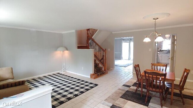 Building Photo - 3 br, 4 bath Townhome - 8635 Tower Bridge Way