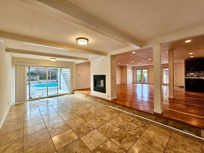 Foto del edificio - Spacious and Updated Home in Kirkland
