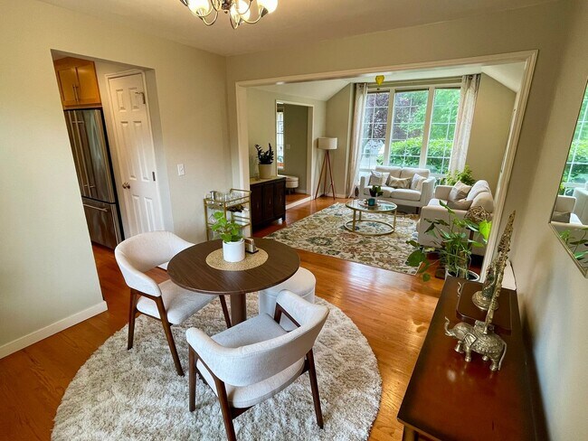 Building Photo - 4Bd/2.5Ba Sammamish Home