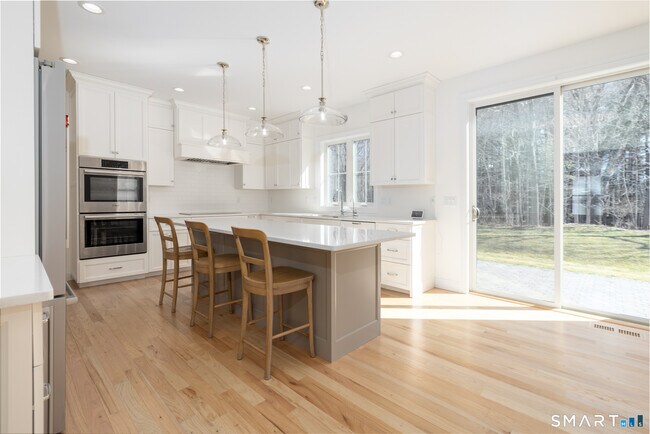 Foto del edificio - 112 Stallion Dr