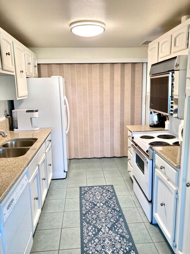Building Photo - 35050 Mission Hills Dr
