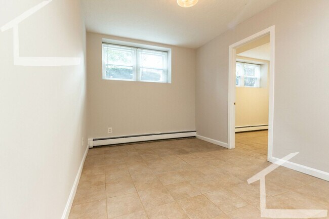 Building Photo - 1 bedroom Allston garden level apartment a...