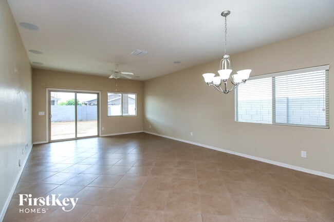 Foto del edificio - 625 W Mangrove Rd