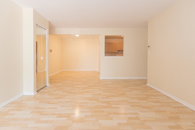 Building Photo - 900 N Lakeside Dr