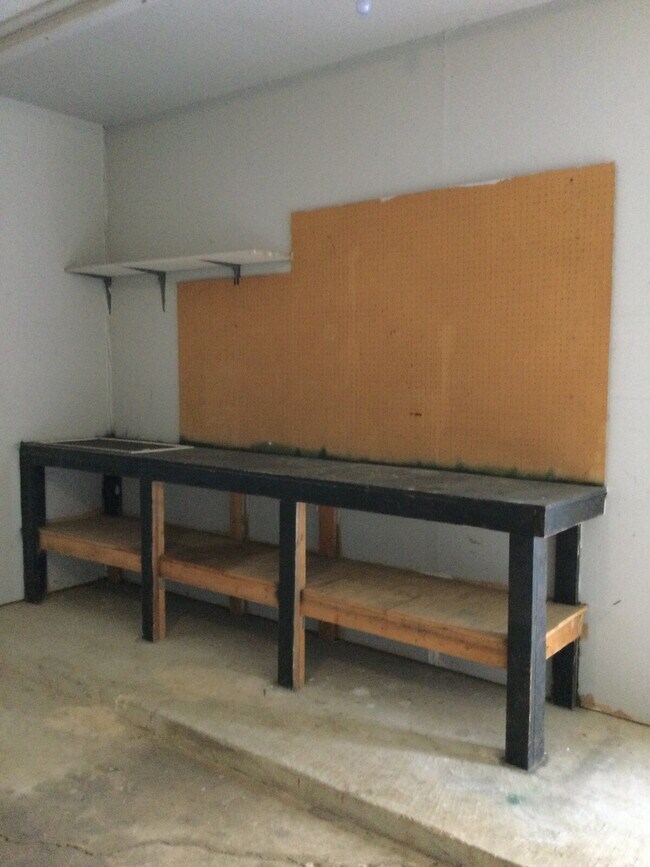 Building Photo - "Charming 2-Bed Home with Gleaming Hardwood Floors in Prime Jonesboro Location!"