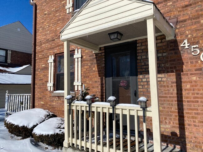 Front entrance - 450 East Ave