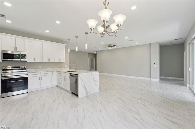 Foto del edificio - 1040 Milwaukee Blvd