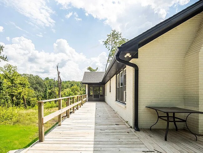 Foto del edificio - 7441 Walsh Rd