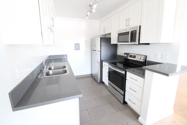Interior Photo - 9622 Lucerne Ave