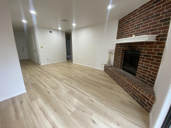 Foto del edificio - 804 Hawks Nest Dr