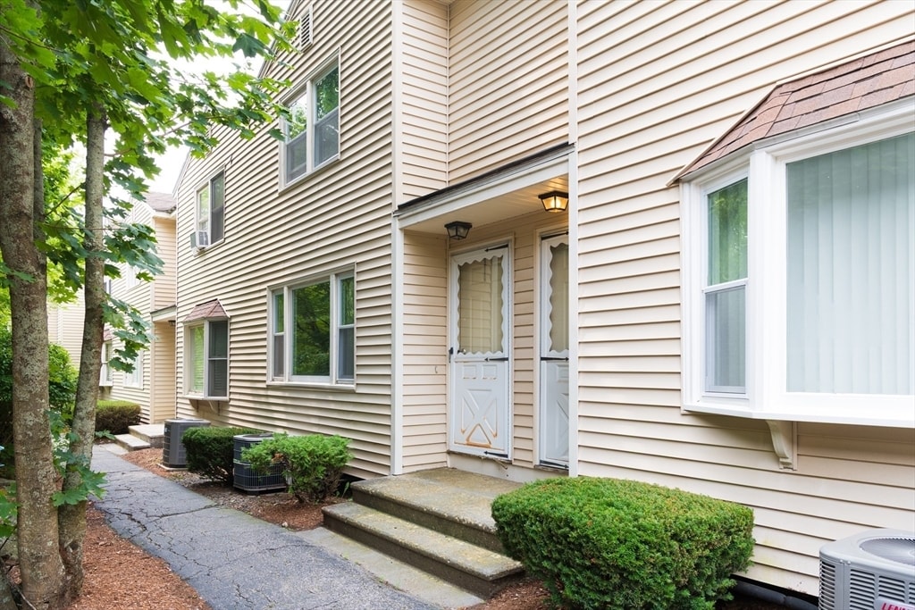 Primary Photo - 126 Willard St