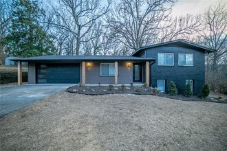 Building Photo - 1647 Carolyn Dr