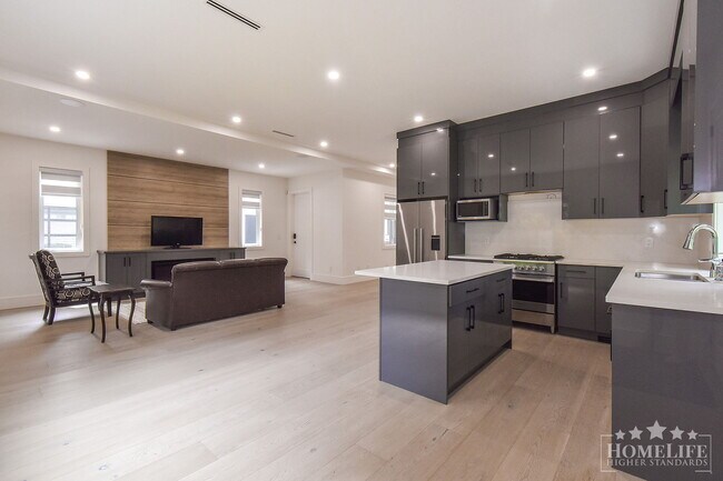 Building Photo - 2608-2171 171 St