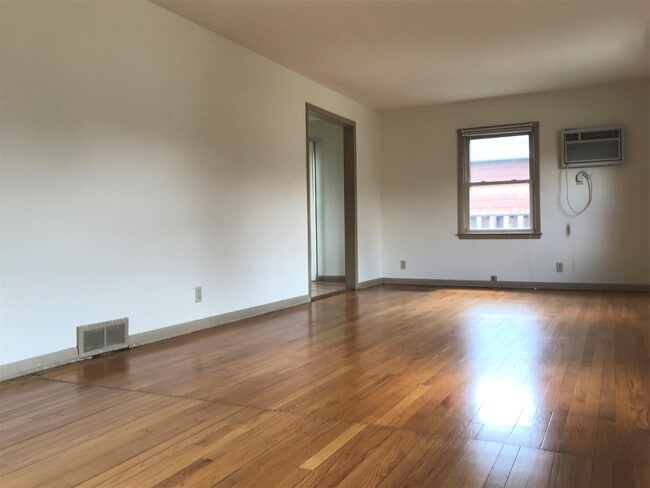 Building Photo - 1305 Temkin Ave