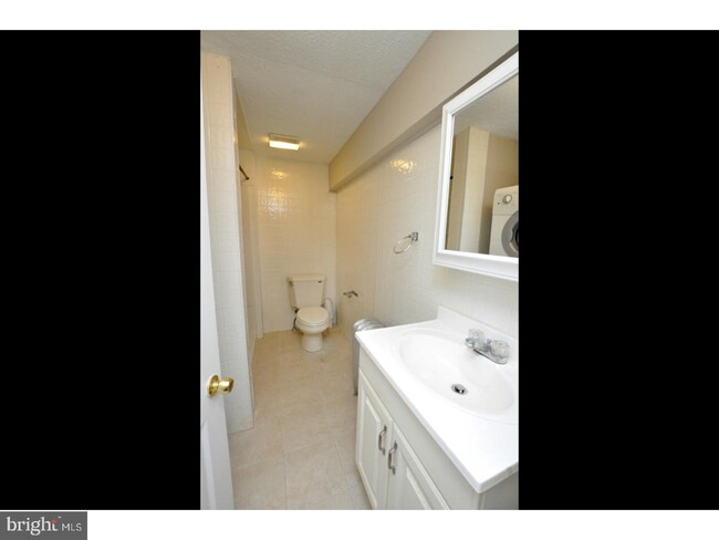 Building Photo - 47 S Bridgeboro St