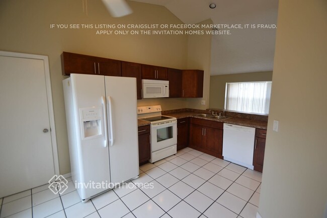 Building Photo - 9900 SW 59th Ct