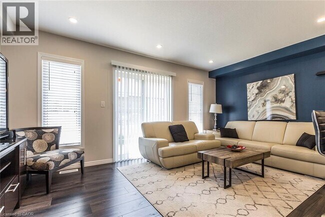 Building Photo - 26 Meadowridge St