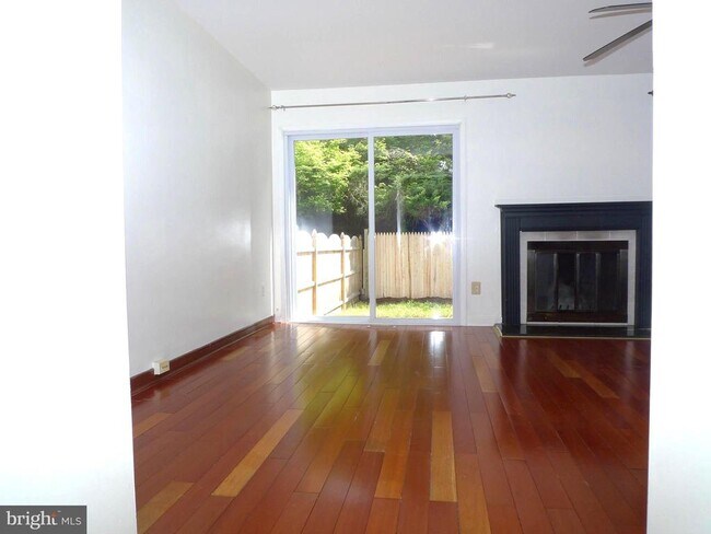 Building Photo - 62 Farnwood Rd