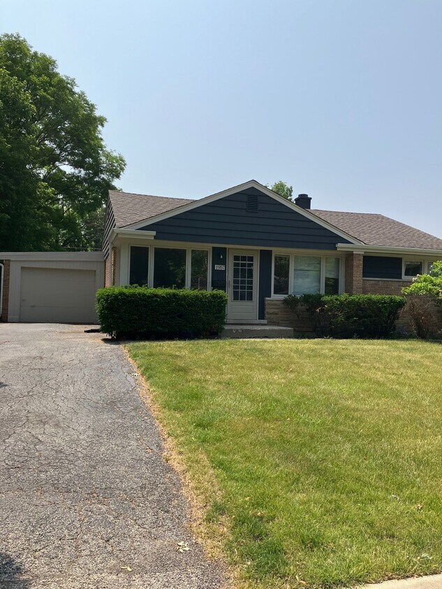 1957 Redwood Ln, Northbrook, IL 60062 House Rental in Northbrook, IL