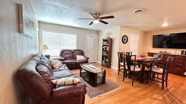 Building Photo - 1302 Oblate Dr