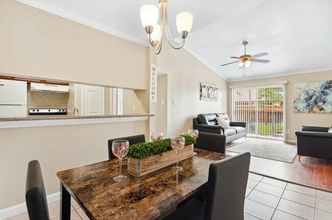 Foto del edificio - 12707 Bellaire Blvd