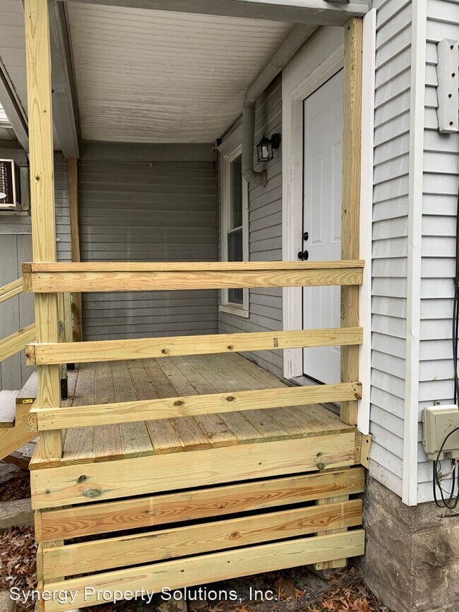 Building Photo - 5 br, 1 bath House - Columbia Ave. 109 Ric...