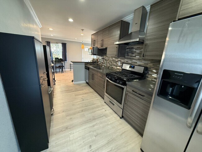 Foto del edificio - 4812 Daisy St