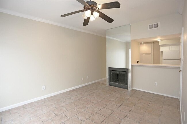 Building Photo - 8646 Village of Fondren