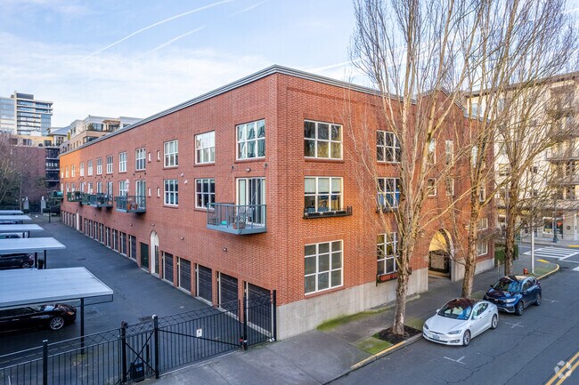 Exterior - Pearl Lofts Bldg