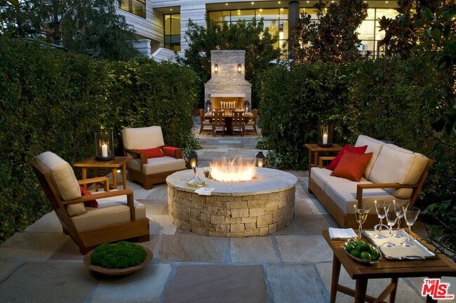 Building Photo - 1 W Century Dr