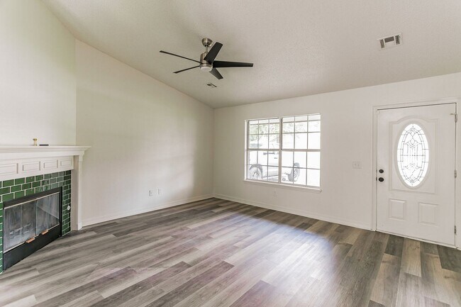 Building Photo - Beautifully Renovated 3/2 Home for Rent!