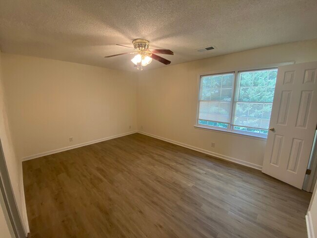 Foto del edificio - 4174 Logan Way