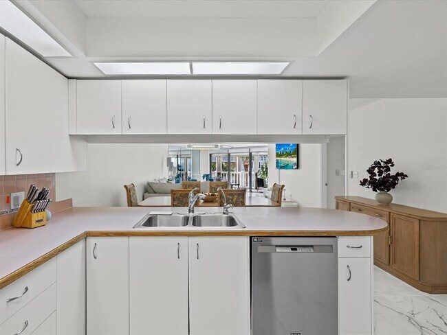 Building Photo - 6650 Sunset Way