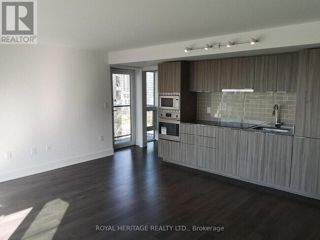 Photo du bâtiment - 955-2955 Bay St.