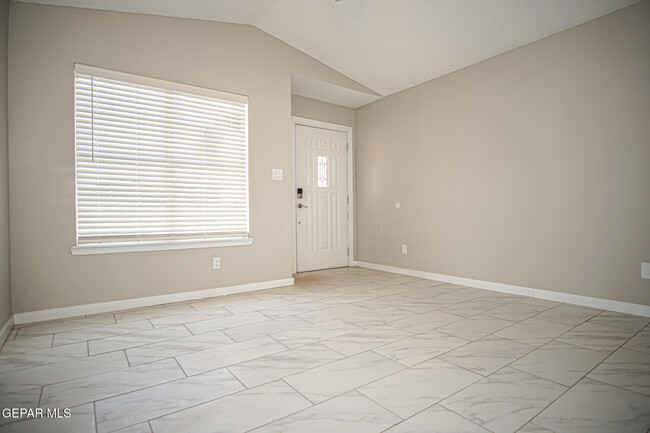 Building Photo - 12908 Tierra Salas Dr