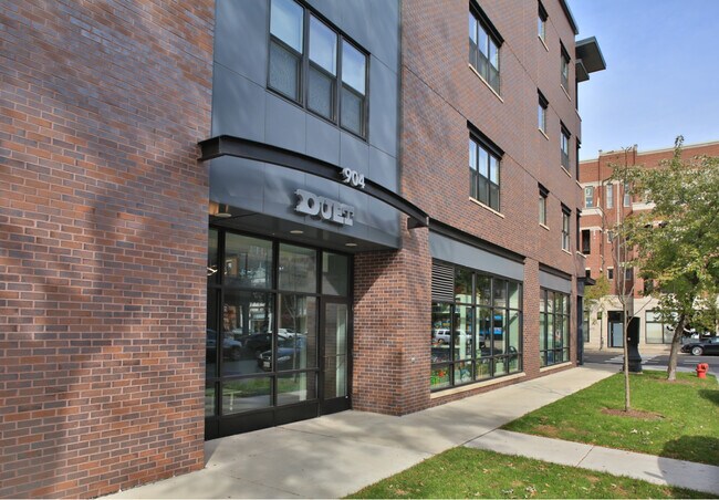 Building Photo - 909 W Montana St
