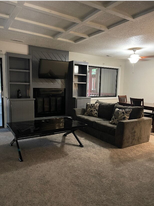 Foto del edificio - 394 Oakhill Ln
