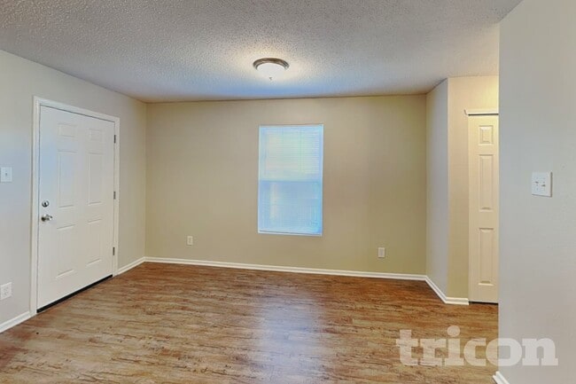 Building Photo - 678 Runnymede Ct