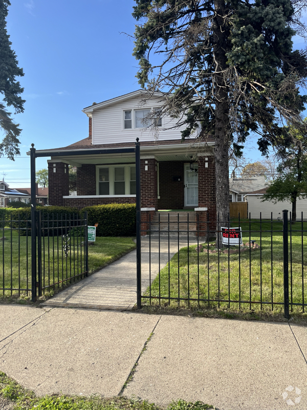 Building Photo - 556 W 115th St
