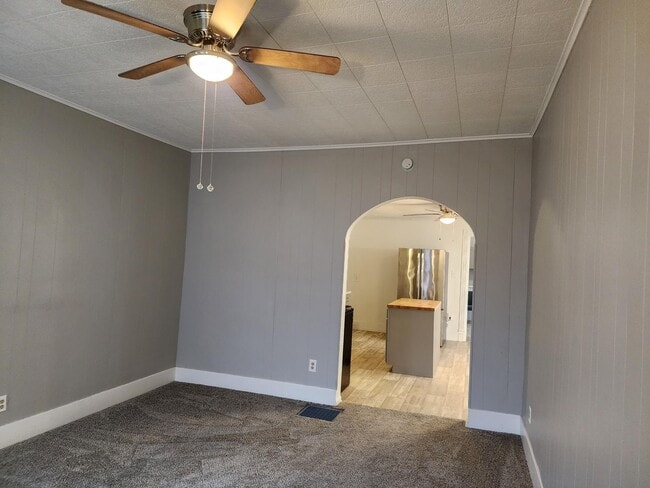 Living Room - 948 W 4th St