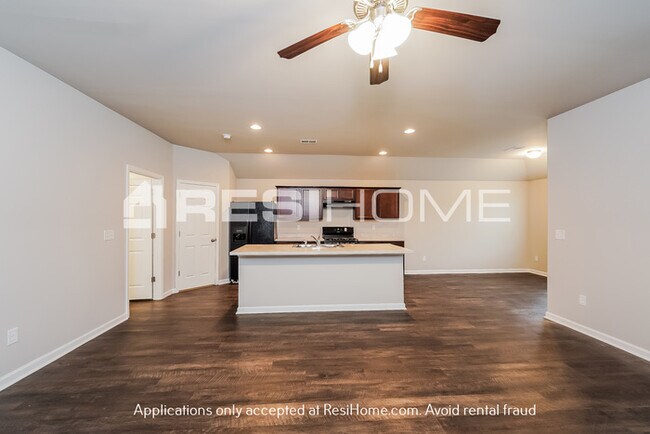 Foto del edificio - HOME FOR RENT!!