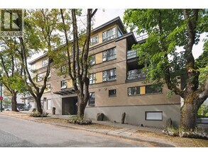 Building Photo - 997 W 22nd Ave