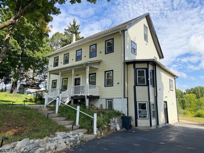 Building Photo - 17 Maple Grange Rd