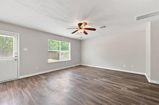 Foto del edificio - 6811 Waterlilly View Ln